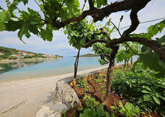 Apartamento With A - C In Mali Iz-insel Iz 53441 Mali Iž